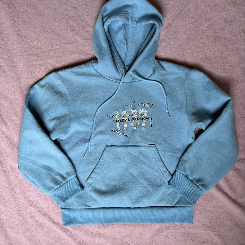 Taylor Swift 1989 Taylor’s Version Blue Hoodie Sweatshirt Sweater Women’s Medium